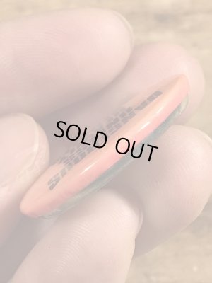 80年代頃のDangerous Unless Heavily Sedatedのメッセージが書かれたヴィンテージの缶バッチ