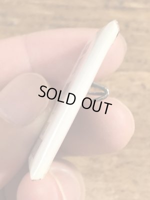 80年代頃のFuck You Fuck Me Fuck Everybodyのメッセージが書かれたヴィンテージの缶バッチ