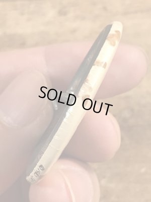 80'sのSit On A Happy Faceのメッセージが書かれたヴィンテージの缶バッチ