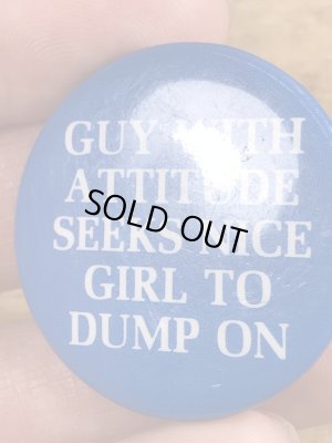 80'sのGuy With Attitude...のメッセージが書かれたビンテージの缶バッジ