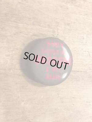 60~70年代頃のWomen Should Be Obscene & Not Heardのメッセージが書かれたビンテージの缶バッジ