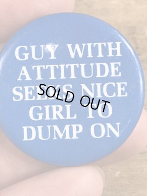 80年代頃のGuy With Attitude...のメッセージが書かれたヴィンテージの缶バッチ