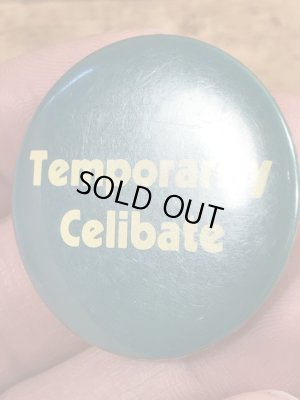 80'sのTemporarily Celibateのメッセージが書かれたヴィンテージの缶バッチ