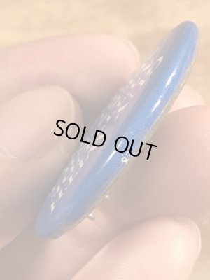 80年代頃のGuy With Attitude...のメッセージが書かれたヴィンテージの缶バッチ