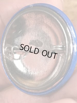 80年代頃のGuy With Attitude...のメッセージが書かれたヴィンテージの缶バッチ