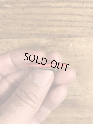 80’sのSubvert The Dominant Paradigmのメッセージが書かれたヴィンテージの缶バッジ