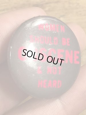 60~70年代頃のWomen Should Be Obscene & Not Heardのメッセージが書かれたビンテージの缶バッジ