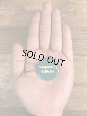 80'sのTemporarily Celibateのメッセージが書かれたヴィンテージの缶バッチ