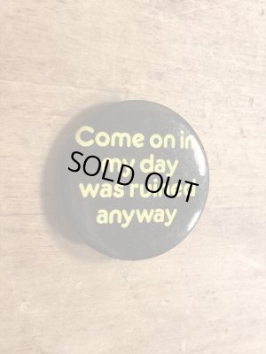 80年代頃Come On In, My Day Was Ruined Anywayのメッセージが書かれたビンテージの缶バッジ
