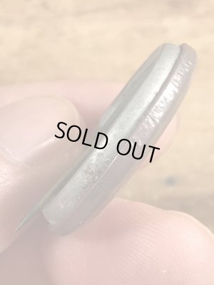 60~70'sのWomen Should Be Obscene & Not Heardのメッセージが書かれたヴィンテージの缶バッチ