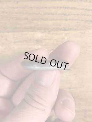 60~70'sのWomen Should Be Obscene & Not Heardのメッセージが書かれたヴィンテージの缶バッチ