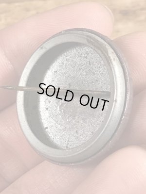 60~70年代頃のWomen Should Be Obscene & Not Heardのメッセージが書かれたビンテージの缶バッジ