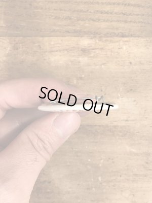 80'sのOutrageously Buns Bodaciousのメッセージが書かれたビンテージの缶バッジ