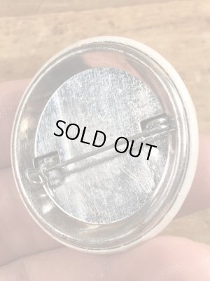 80年代頃のOutrageously Buns Bodaciousのメッセージが書かれたヴィンテージの缶バッチ