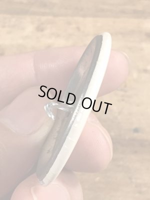 80'sのToday's A Bitchのメッセージが書かれたビンテージの缶バッジ