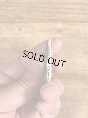 80年代頃のボゾクラウン禁止が描かれたビンテージの缶バッジ