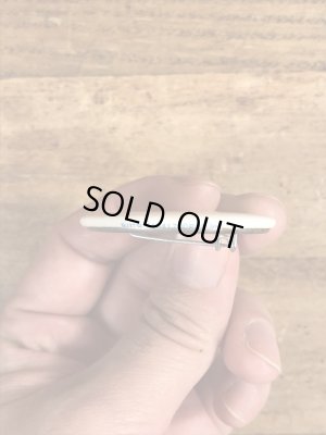 80'sのToday's A Bitchのメッセージが書かれたビンテージの缶バッジ