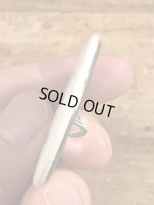 80年代頃のToday's A Bitchのメッセージが書かれたヴィンテージの缶バッチ