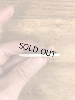 80'sのToday's A Bitchのメッセージが書かれたビンテージの缶バッジ