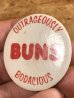 80'sのOutrageously Buns Bodaciousのメッセージが書かれたビンテージの缶バッジ