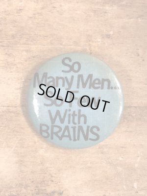 80年代頃のSo Many Men...So Few With Brainsのメッセージが書かれたヴィンテージの缶バッチ