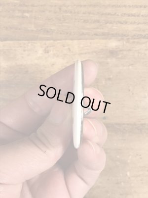 80年代頃のToday's A Bitchのメッセージが書かれたヴィンテージの缶バッチ