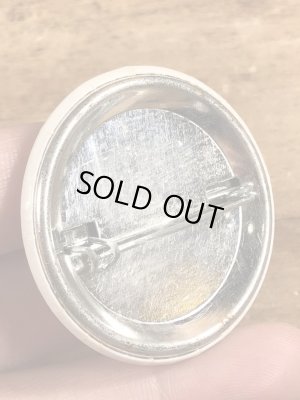 80'sのOutrageously Buns Bodaciousのメッセージが書かれたビンテージの缶バッジ