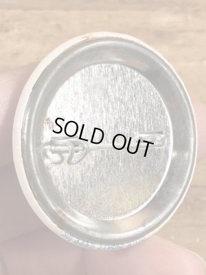 80'sのToday's A Bitchのメッセージが書かれたビンテージの缶バッジ