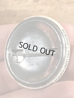 80年代頃のボゾクラウン禁止が描かれたビンテージの缶バッジ