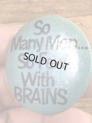80'sのSo Many Men...So Few With Brainsのメッセージが書かれたビンテージの缶バッジ