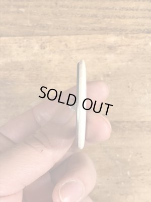 80年代頃のToday's A Bitchのメッセージが書かれたヴィンテージの缶バッチ