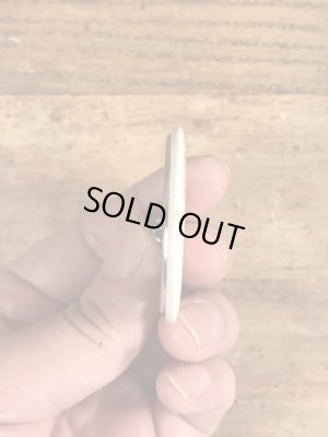 80年代頃のOutrageously Buns Bodaciousのメッセージが書かれたヴィンテージの缶バッチ