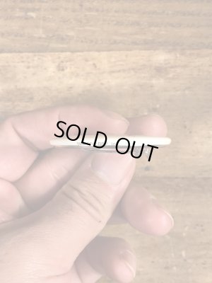 80'sのサンドラボイントンのイラストが描かれたヴィンテージの缶バッチ