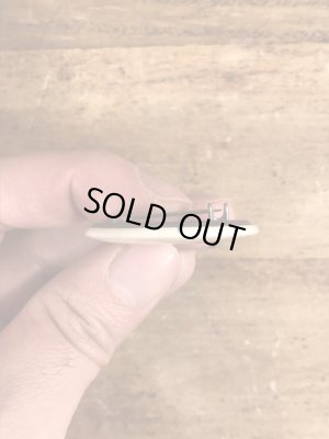 80'sのIs It Friday Yet?のメッセージが書かれたヴィンテージの缶バッチ