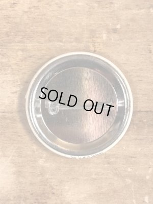 80'sのサンドラボイントンのイラストが描かれたヴィンテージの缶バッチ