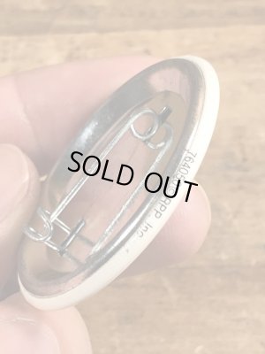 80'sのサンドラボイントンのイラストが描かれたヴィンテージの缶バッチ