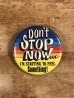 80年代頃のDon't Stop Now...のメッセージが書かれたビンテージの缶バッジ