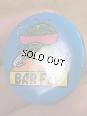 80'sのBar Flyのメッセージが書かれたヴィンテージの缶バッチ