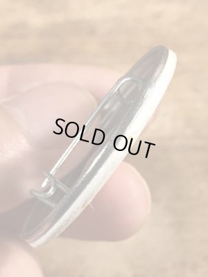 80'sのSanta Lives!のメッセージが書かれたビンテージの缶バッジ