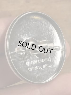 80'sのSanta Lives!のメッセージが書かれたビンテージの缶バッジ