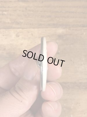 80年代頃のSanta Lives!のメッセージが書かれたヴィンテージの缶バッチ