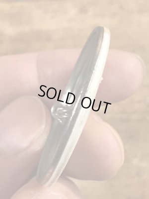 80'sのSanta Lives!のメッセージが書かれたビンテージの缶バッジ