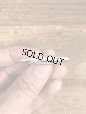 80'sのSanta Lives!のメッセージが書かれたビンテージの缶バッジ