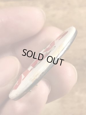 80年代頃のSanta Lives!のメッセージが書かれたヴィンテージの缶バッチ