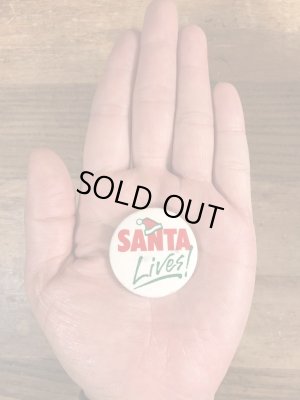 80年代頃のSanta Lives!のメッセージが書かれたヴィンテージの缶バッチ