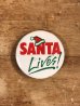 80年代頃のSanta Lives!のメッセージが書かれたヴィンテージの缶バッチ