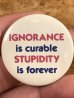 80年代頃のIgnorance Is Curable Stupidity Is Foreverのメッセージが書かれたヴィンテージの缶バッチ