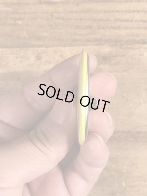 80年代頃のKeep Smiling...のメッセージが書かれたビンテージの缶バッジ