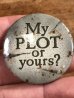 80年代頃のMy Plot Or Yours?のメッセージが書かれたビンテージの缶バッジ