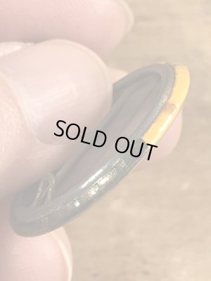 80'sのOn The Fritzのメッセージが書かれたビンテージの缶バッジ